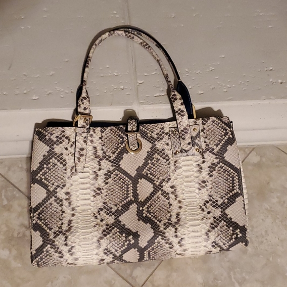 Italian Gen Leather Python Print Large Purse - Picture 6 of 16